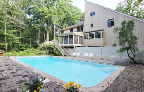 106 Gun Club Rd, Stamford, CT 06903-1024
