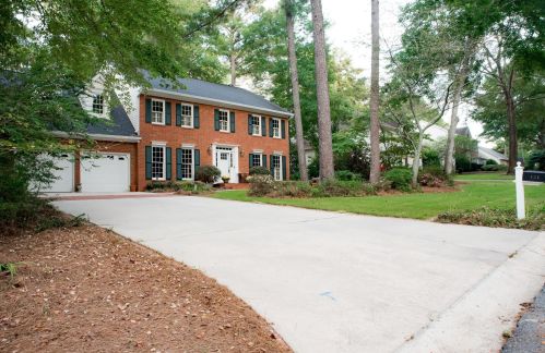 131 Cloister Dr, Peachtree City, GA 30269-3512