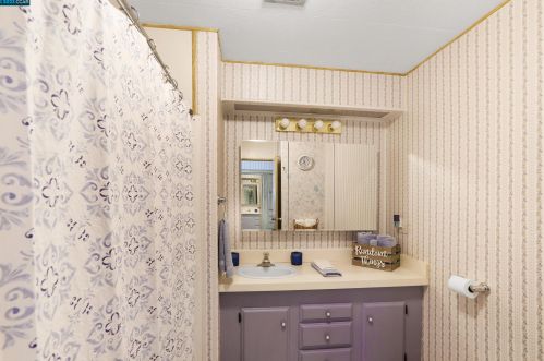 207 Regency Ct, Santa Rosa CA  95401-6730 exterior