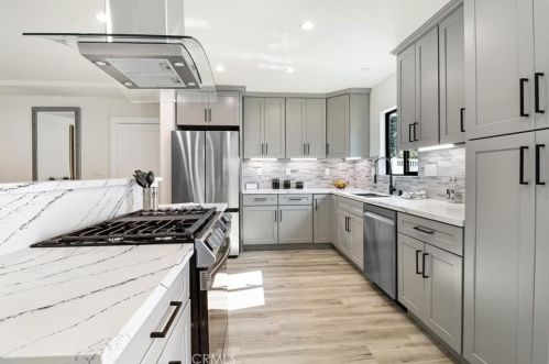 295 Poppyfields Dr, Altadena CA  91001-4837 exterior