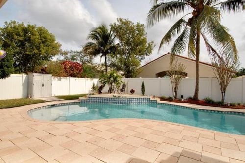375 162nd Ave, Hollywood, FL 33027-1083