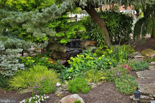 258 Aldrin Dr, Prospectville PA 19002-4101 exterior