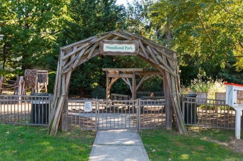 305 Sixth Ave, New Rochelle NY  10803-1270 exterior