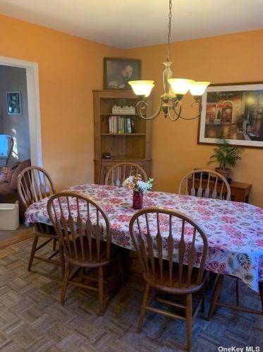 1233 5th St, Babylon NY  11704-4535 exterior