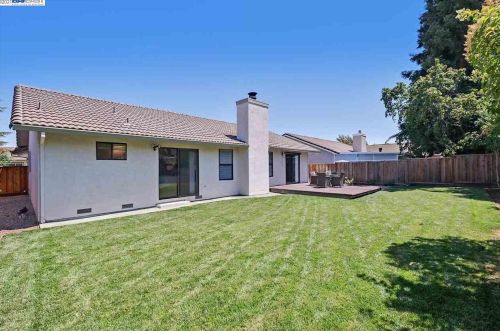 3530 Whitehall Ct, Pleasanton CA  94588-3507 exterior