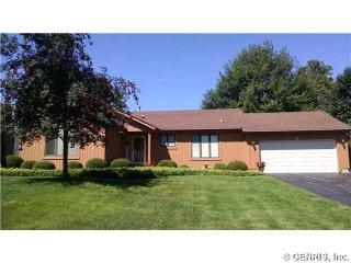 43 Briar Wood Ln, Rochester, NY 14626-2729