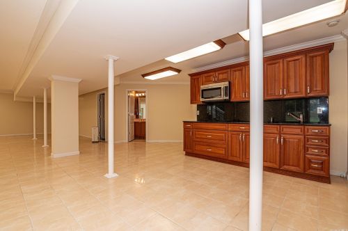 24 Hamlet Dr, Mount Sinai NY  11766-3002 exterior