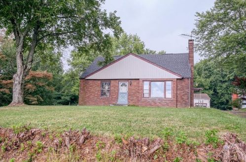 424 Concord Circle Rd, Beaver Falls, PA 15010-8518