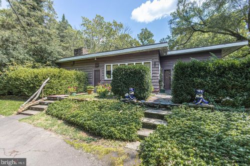 84 Red Hill Rd, Pipersville, PA 18947-9389
