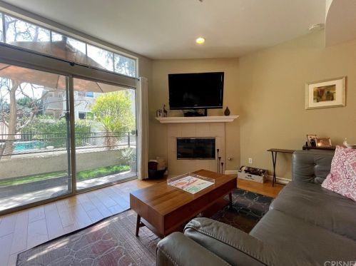 5107 Coldwater Canyon Ave, Van Nuys, CA 91423-1677