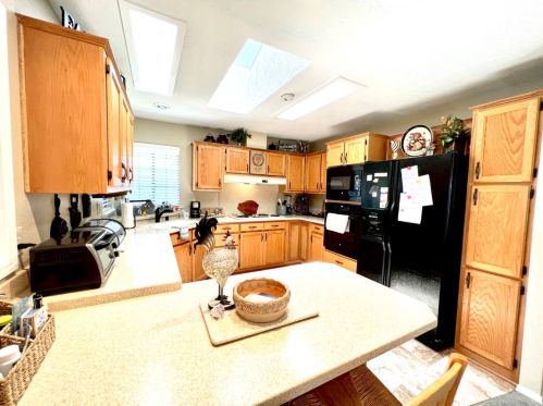 6931 New Creek Ln, Citrus Heights, CA 95621-8364