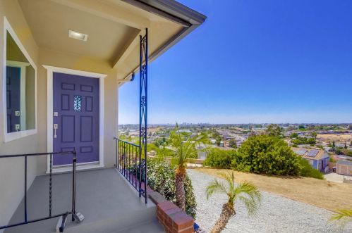 5259 Roswell St, San Diego, CA 92114-1706
