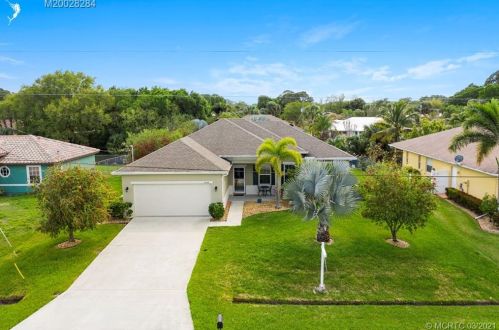 2166 Certosa Rd, Fort Pierce, FL 34953-1372