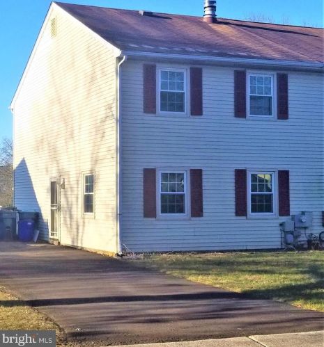 446 Indian Crest Dr, Harleysville, PA 19438-1738