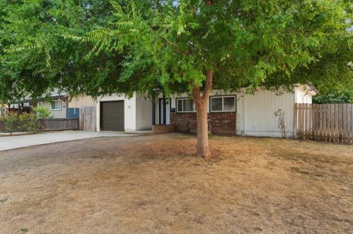 5649 Canary Dr, North Highlands, CA 95660-4701