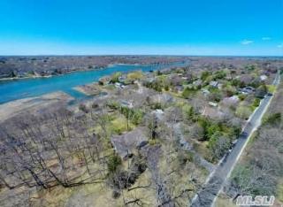 3400 Little Neck Rd, Nassau Point, NY 11935-2176