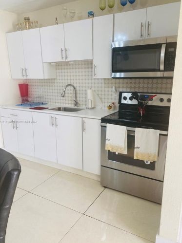 37 6th Ave, Dania Beach FL  33004-3262 exterior