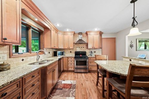 51851 Bellflower Ln, Granger, IN 46530-9406