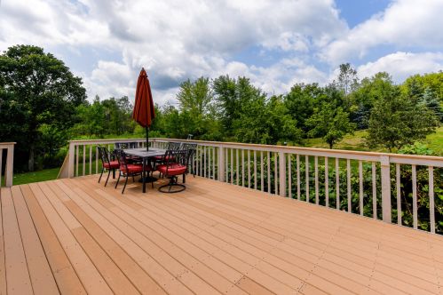 8140 Anna Ave, Waterford WI  53185-1386 exterior