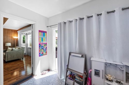 5516 Fulton Ave, Van Nuys CA  91401-5332 exterior