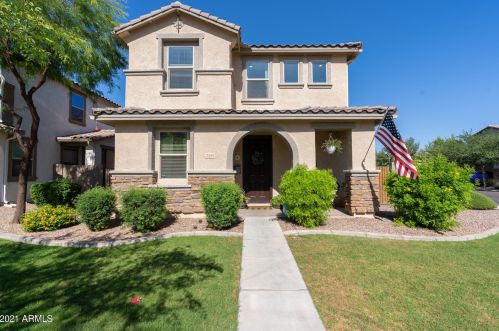 2884 Hansen Dr, Gilbert, AZ 85295-7236