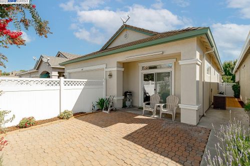 1677 Red Sky Way, Ripon CA  95366-9349 exterior