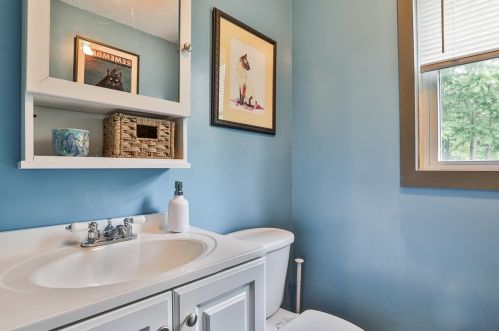 2 Harvest Dr, Derry NH  03038-4872 exterior