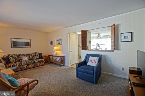 215 Cedar St, Lewes, DE 19958-1152