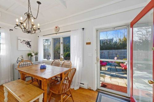 445 Burtis Pl, Peconic, NY 11958-1152