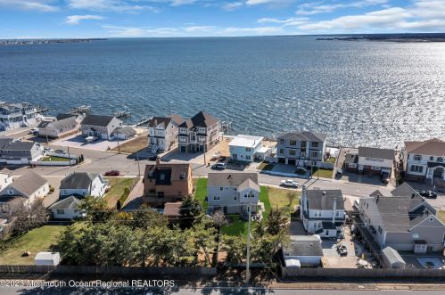 316 Sunset Dr, Pelican Island NJ  08751-2225 exterior