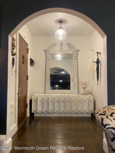 208 Park Dr, Woodbridge NJ  07095-2002 exterior