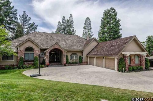 62 Silver Pine Ln, Danville, CA 94506-4535