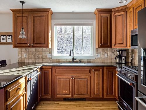 9 Kemble Dr, Shrewsbury MA 01545-1690 exterior