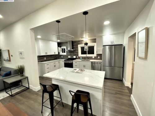 836 47th St, Oakland CA  94608-3202 exterior