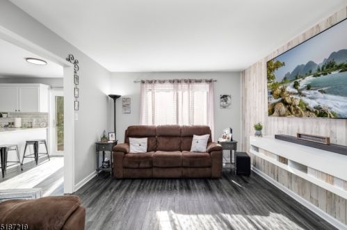 7 Jessica Ln, Dover NJ  07801-4743 exterior