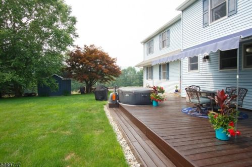 25 Martingale Dr, Wantage NJ  07461-2857 exterior
