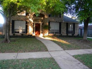 1614 Bay Berry Ln, Taylor Lake Village, TX 77586-4546