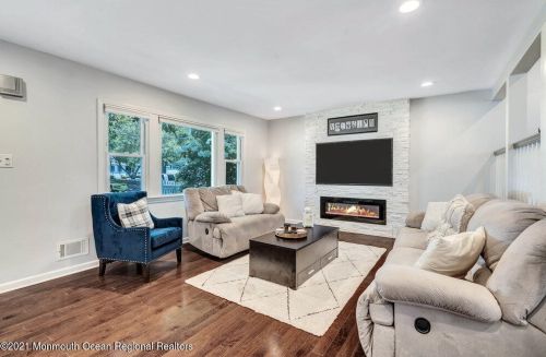 5 Coach Dr, Hazlet NJ  07730-1806 exterior