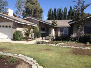 1808 Glenbrea Ct, Bakersfield, CA 93309-4245