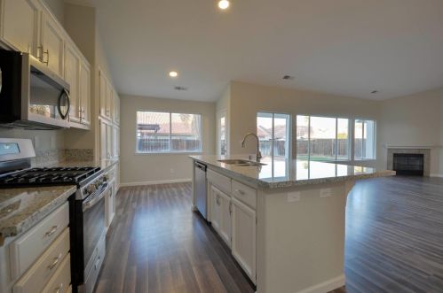 168 Driftwood Ct, Los Banos CA  93635-6302 exterior