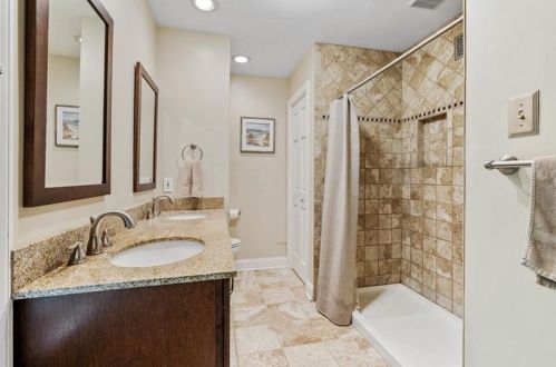 1316 Fox Chapel Rd, Pittsburgh PA  15238-1844 exterior