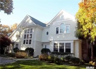 4 Candace Dr, East Quogue, NY 11942-3835