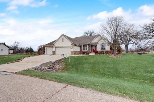 22704 Deer Meadow Dr, Kansasville, WI 53139-9429