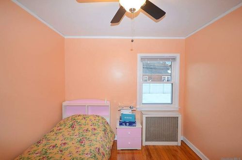 50 Aberdeen Rd, New Hyde Park NY  11040-2138 exterior