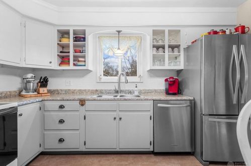 338 Crestway Rd, Englewood OH  45315-9702 exterior