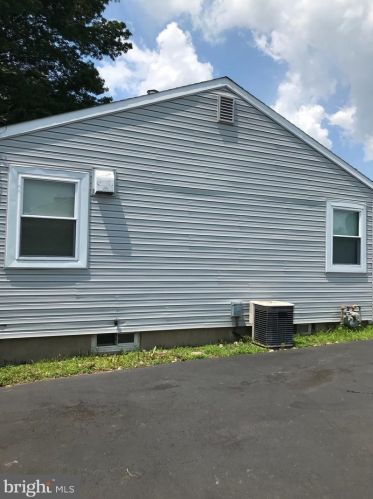 310 Maple Ave, Southampton PA  18966-3236 exterior