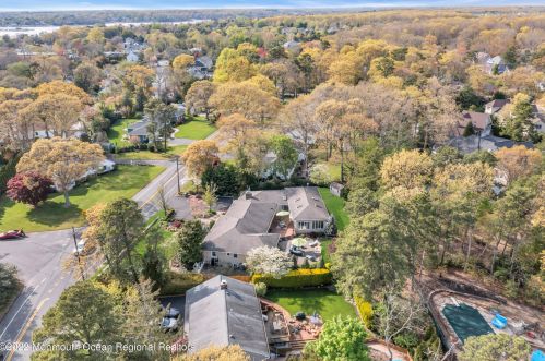 1101 Riverview Dr, Brielle NJ 08730-1121 exterior