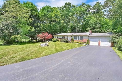 7 Central Ave, New Hamburg, NY 12590-3803