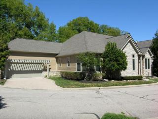 3176 Melbury Dr, Columbus, OH 43221-4933
