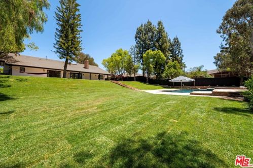 445 Sinaloa Rd, Simi Valley CA  93065-5430 exterior